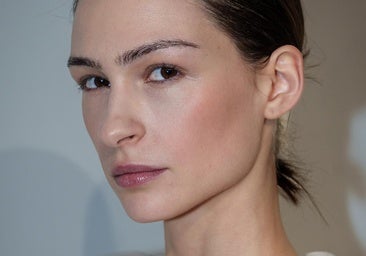 Mi madre lleva 15 años usando esta prebase de maquillaje y ahora es más hidratante, está disponible en más tonos y permanece intacta todo el día.